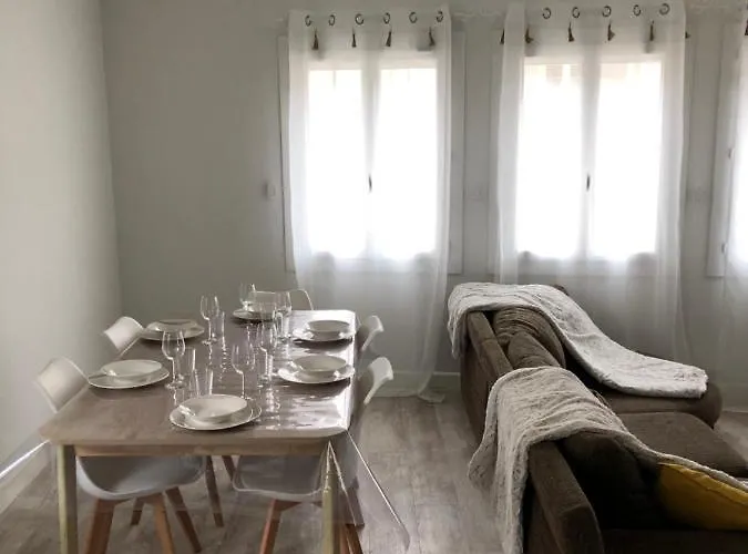 Cosy Et Lumineux Lejlighed Caussens